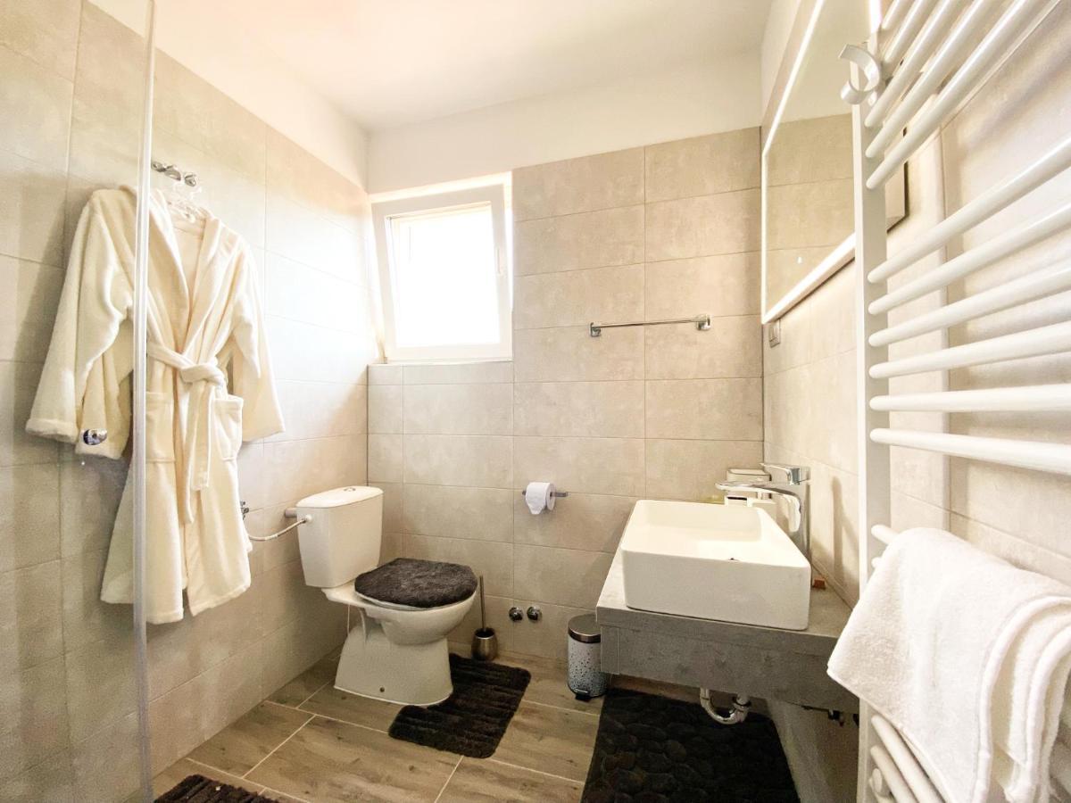 Apartmani Fenestra Otočac Exterior foto
