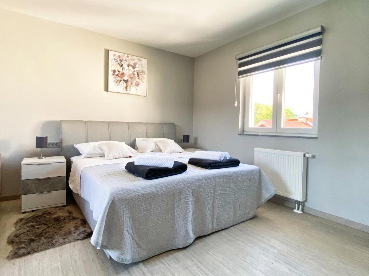 Apartmani Fenestra Otočac Exterior foto